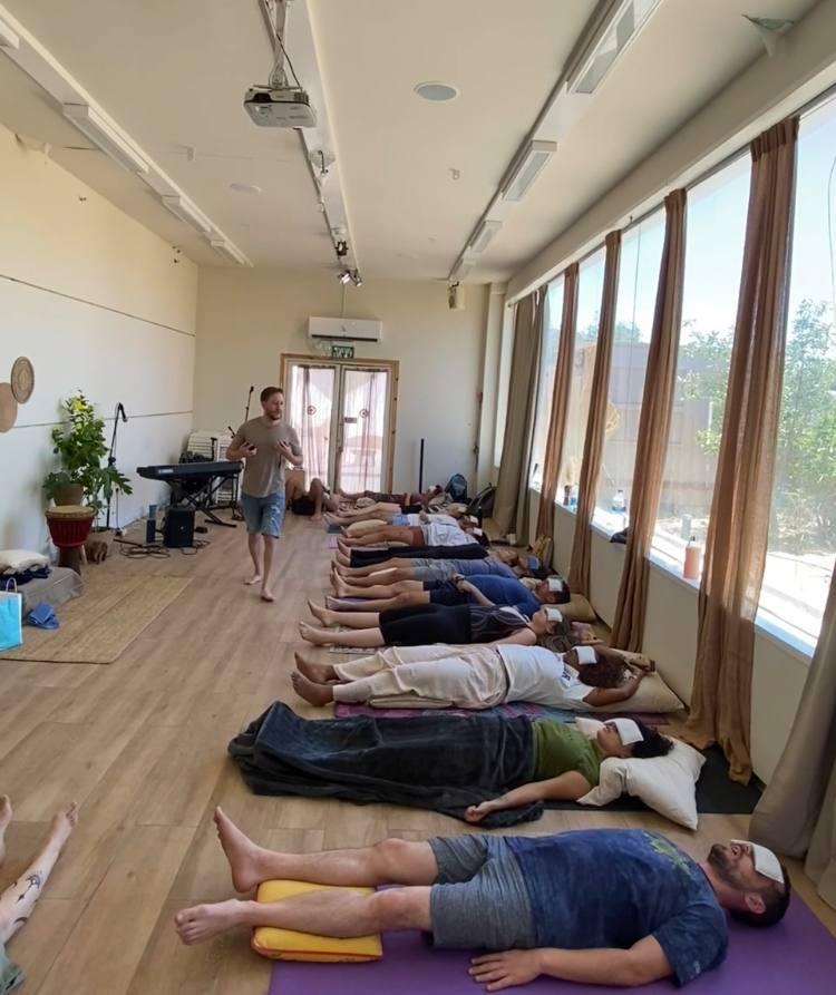 סשן נשימה טיפולי עם נועם רז